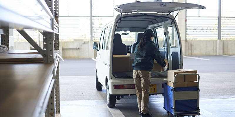 荷物の積み込み開始